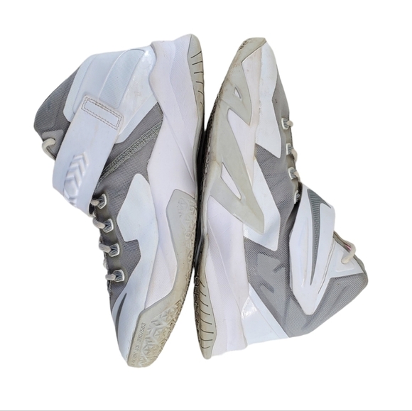 Nike Zoom Soldier 8 Lebron Basketball Shoes Youth 6 Y White Gray Hi Top Athletic - Picture 10 of 14